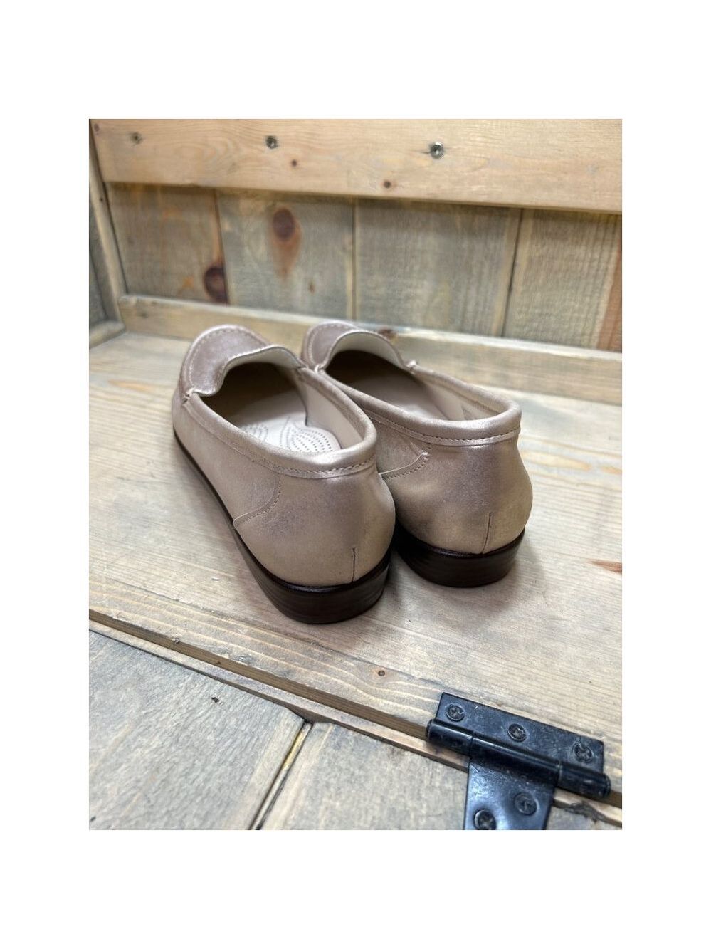 8.5N SAS Metallic Gold Leather Slip On Loafer Shoes Womens - Picture 5 of 7